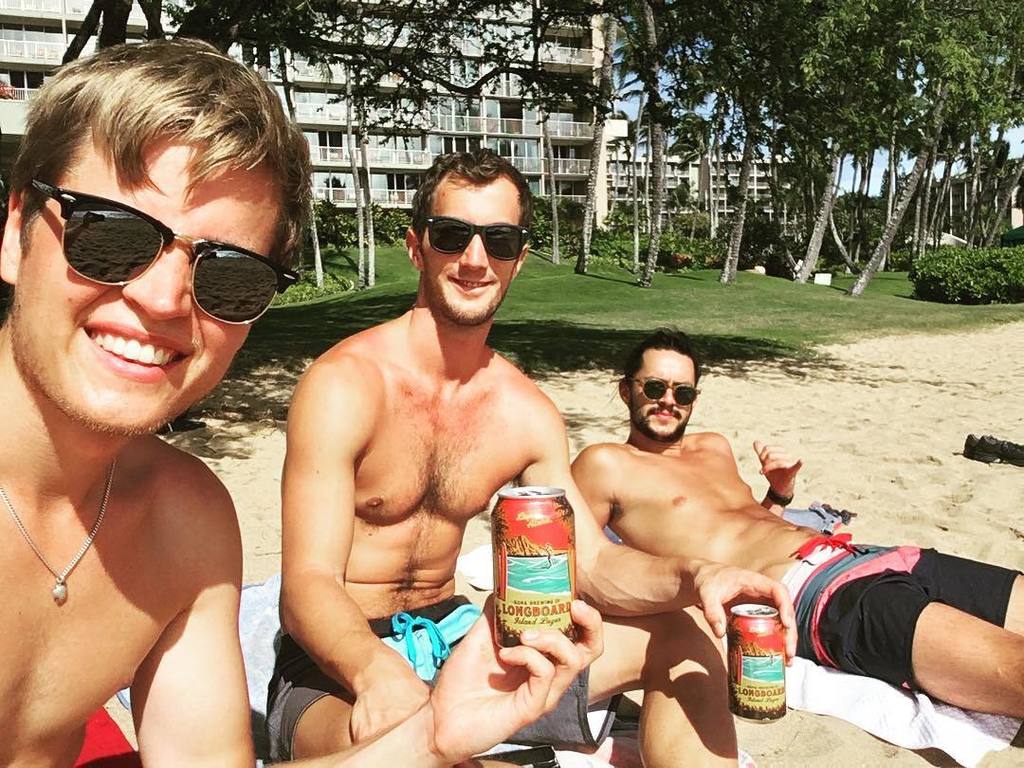 aou_house's tweet photo. Julis last day at Hawaii! #äöü_house #hawaii #kauai #mariott #kalapakibeach #konabrewingco… https://t.co/v8FXyB9mVN https://t.co/Er3ZdbJL3D