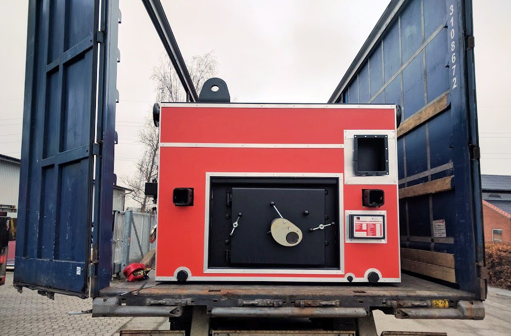 JustsenEnergi's tweet image. Shipping 995 kW hot water biomass (straw) boiler to Three Nooks Farm in UK with @CoreBiomass #biomass #boiler #RHI #export #manufacturer