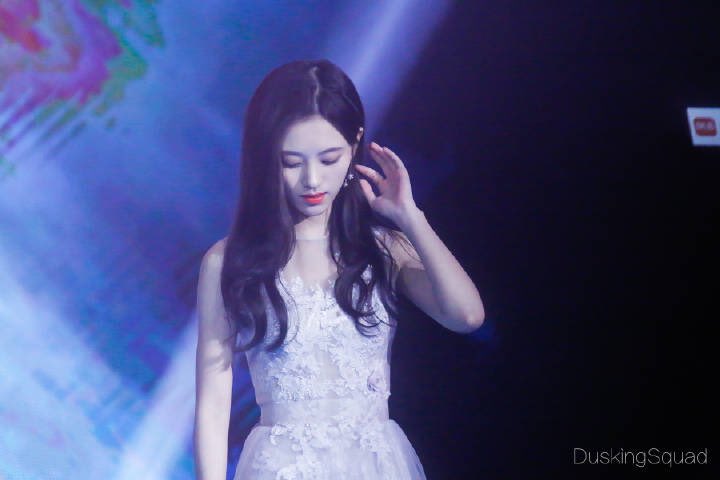 SNH48_Kiku_fans's tweet photo. [Fanpic 18.12.16] #Jujingyi #Kiku #鞠婧祎 #NetEase vivo attitude figures grand ceremony 

Cr.DuskingSquad_鞠婧祎视频站 https://t.co/jb3swHUvxB