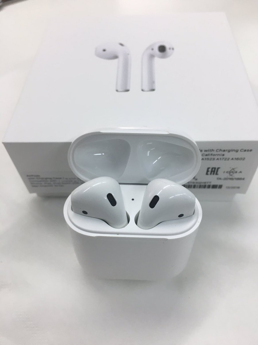 nadeemnali's tweet photo. Just received #AirPods awesome tech inside these tiny ear pieces https://t.co/09KfZIvAa7
