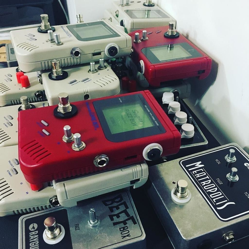 RaygunFX's tweet photo. A few pedals waiting to be tested this morning! #fuzz #meatropolis #beefbox https://t.co/Y3X4Q2SDUM
