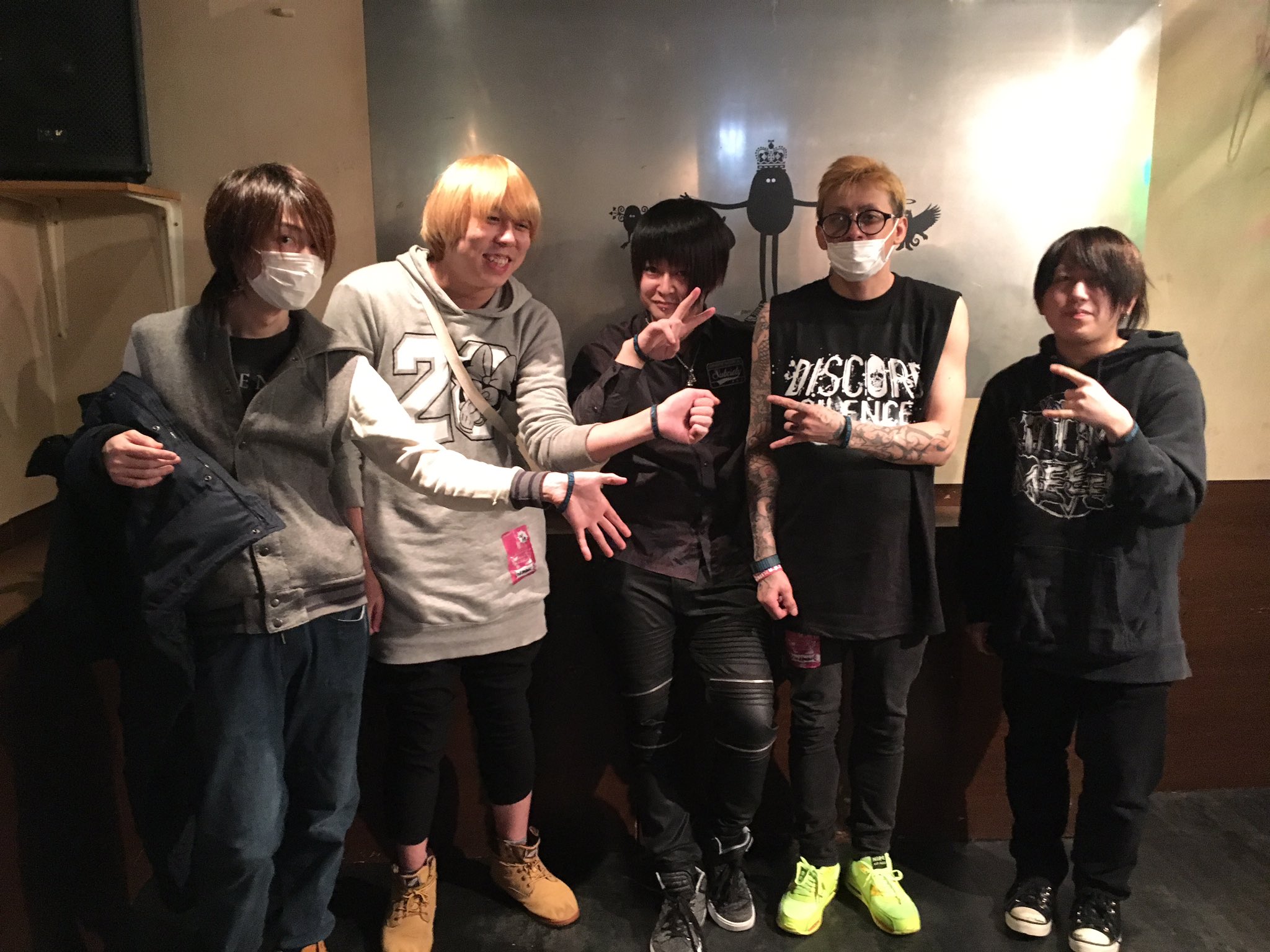 Colony En Twitter Cockroach の皆さんにcolony15周年記念のラバーバンドを着けて頂きました 本日colonyで一日限定復活ライブです この機会をお見逃しなく ラバーバンドは1ドリンクチケットで交換 Or 500で購入できます 皆さんもぜひゲットして下さい