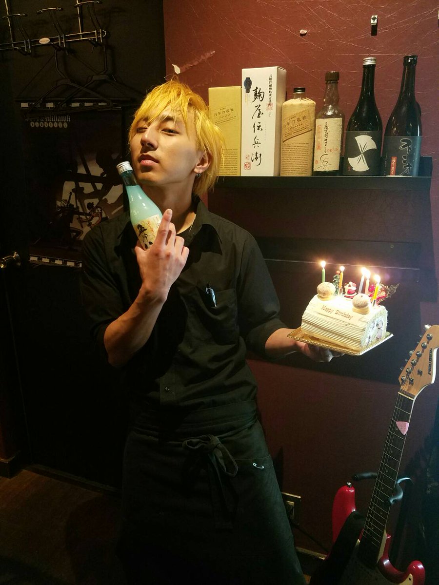 akbal480's tweet photo. きたる29���！
トレボルテ忘年会の告知だぁ！

なんと３０００円で時間制限飲み食べ放題☆
もちこみもだいかんげーい！
よっしゃ店の酒のみつくそうぜ☆

けいご　わかまつ

先日は楽しい誕生日をありがとうございました＼(^o^)／ https://t.co/0pQwUzw2Dn