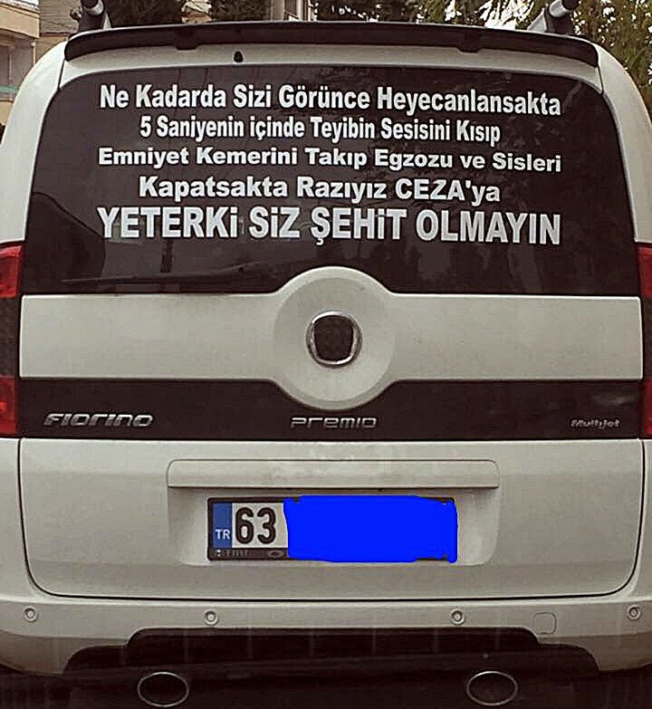 celiktenmurat's tweet photo. Şanlıurfalı Bir Sürücünün Arabasının Arkasına Polisler İçin Yazdığı Yazı ... https://t.co/YZ7Njws999