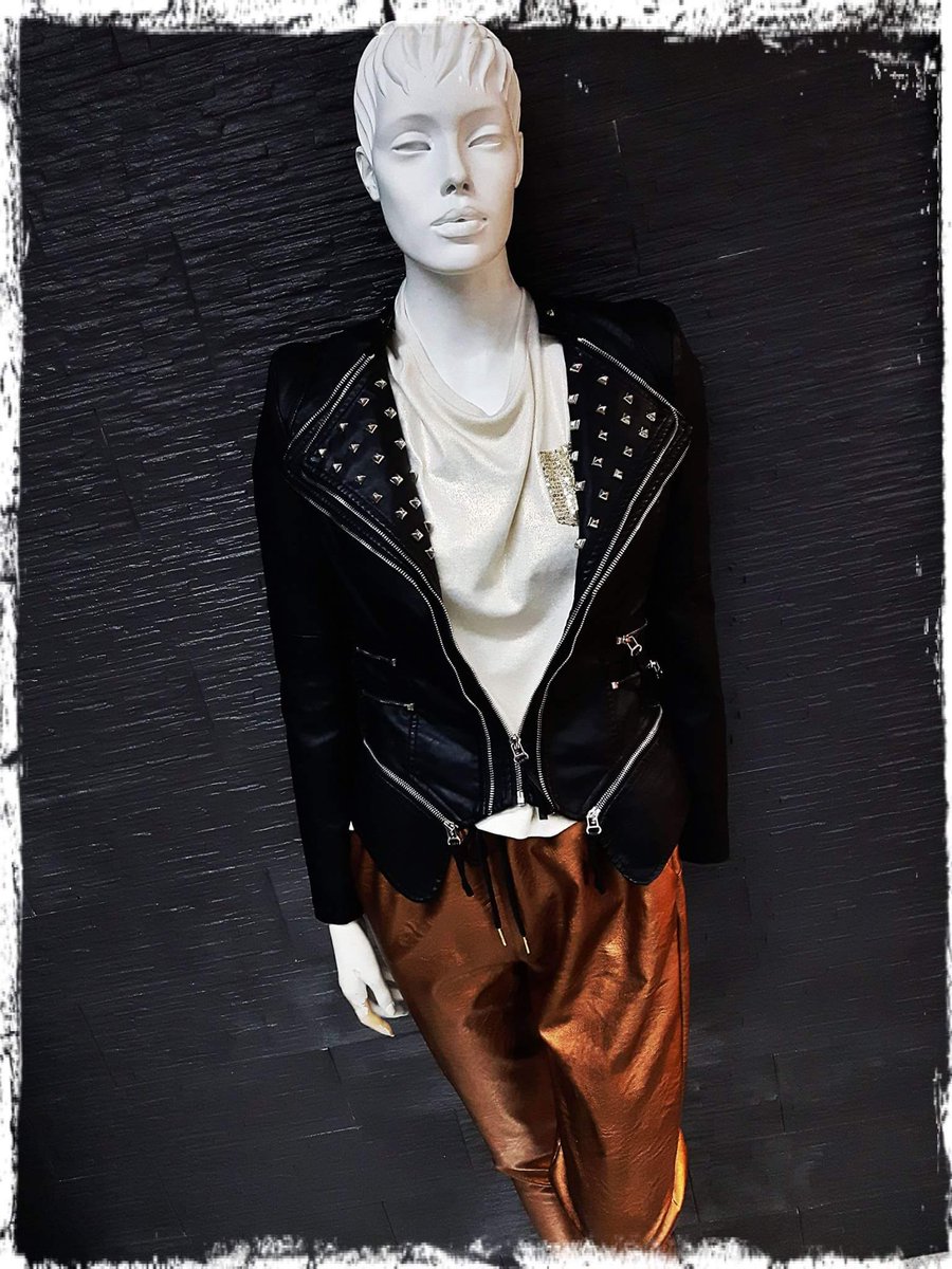 Target_Albenga's tweet image. Pantalone ecopelle e maglia by Mey.
Chiodo by Piragino.

#targetcollection #feeldifferent_beyourself #targetalbenga