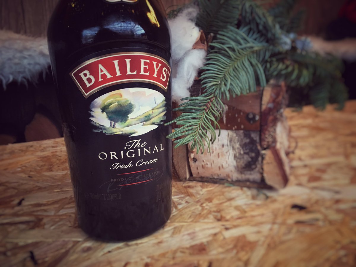 Let the #Christmas countdown begin! FREE @Baileys_GB upgrade for your hot chocolate Mon-Thur this week. #bristol #popup #apresbarbristol