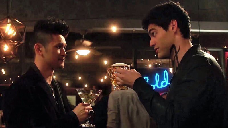 agnesp_4's tweet photo. Cheers!!! Guys #1stappointment #Malec #ShadowhunterSeason2 #BeerIsLife and #Martinis πΊπΈβ£ https://t.co/D7tHGIxFdT
