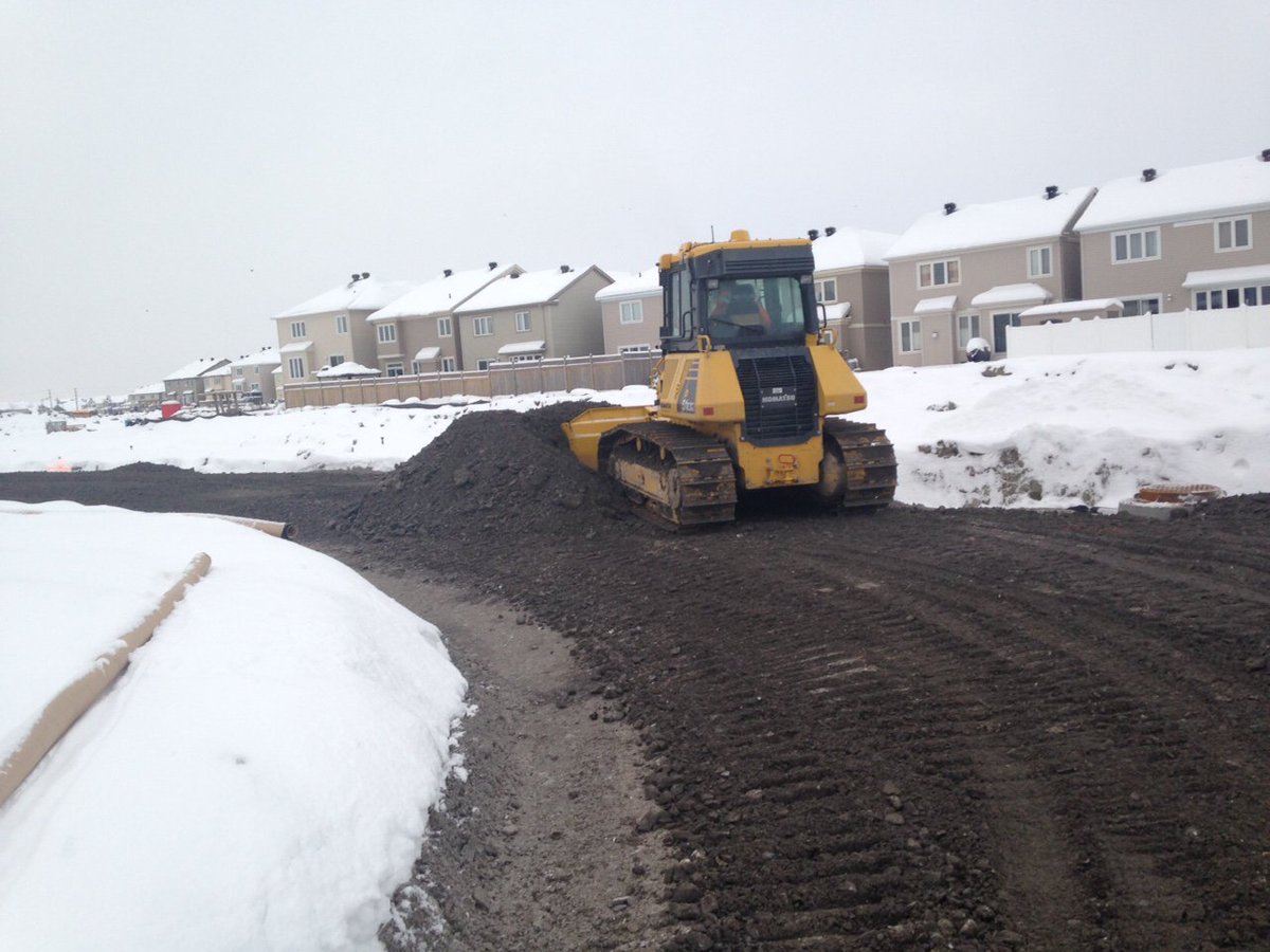 ESS1946's tweet image. Komatsu D51EXi-22 works all year round! #heavyequipment #construction #intelligentmachine @KomatsuAmerica