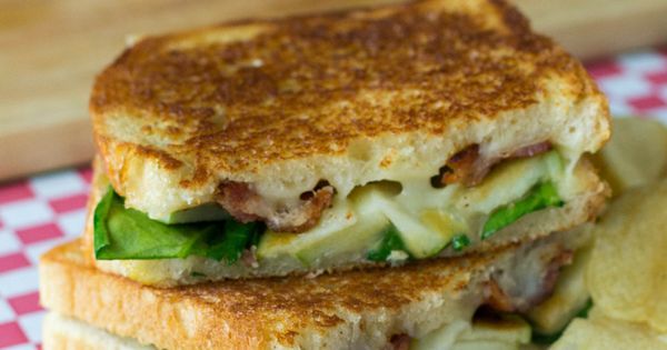 JanosMedyx's tweet photo. #Food wOw Factor ❤️ Grilled cheese deluxe!!!!Bacon Apple Grilled Cheese - Warm, toasty, ch… https://t.co/SWaJuP9HHs https://t.co/Ze1VlTHmpx