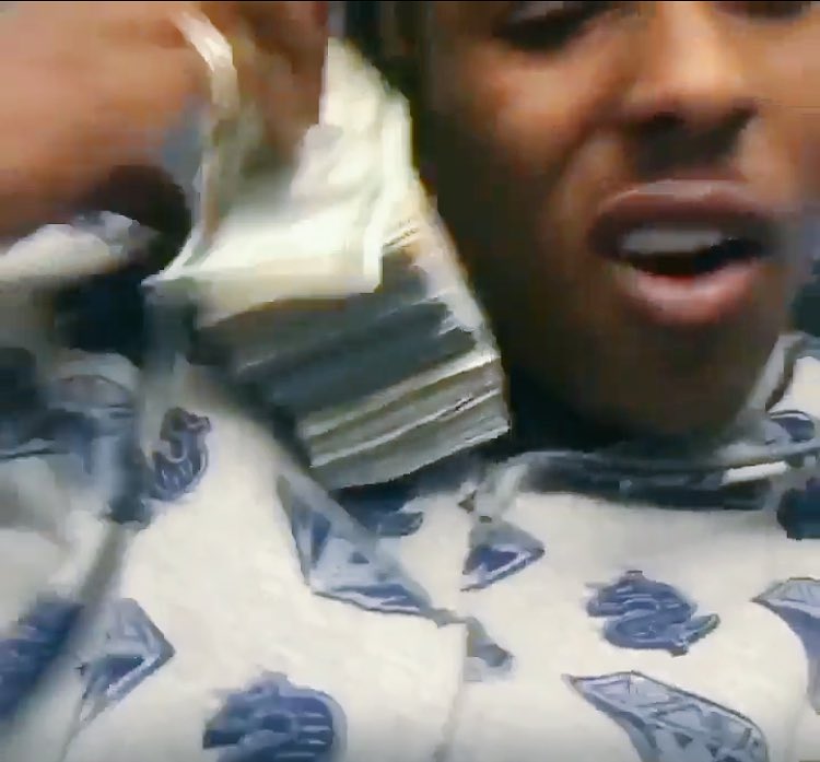 richthe_kid_'s tweet photo. #bluecheeseway WHAT THE FUCK IS GOING ON!!??? πΈπ΅πΈπ΅πΈπ΅ https://t.co/HBYwKLSnhE