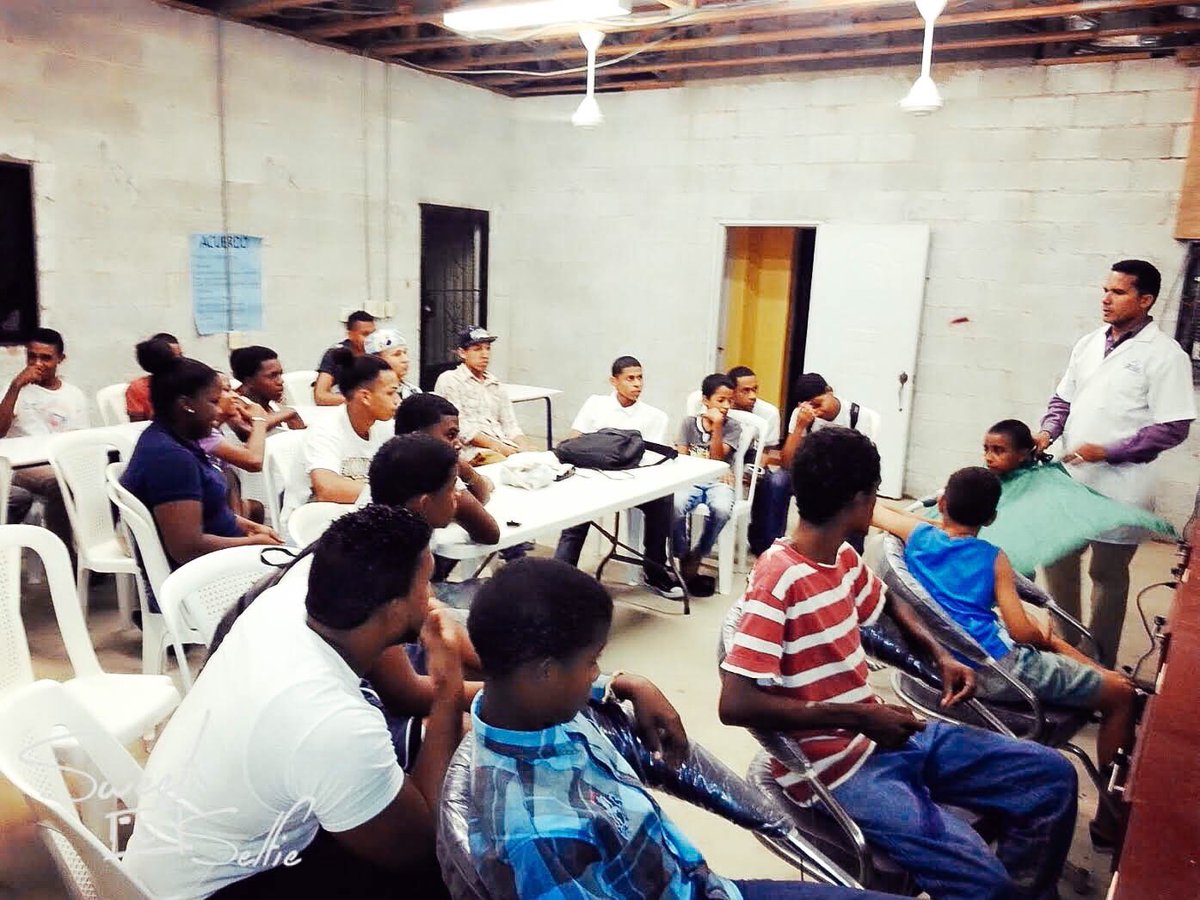 TrashMountain's tweet photo. Find out what hopeful alternatives these Dominican trash pickers are being trained in on our Facebook or Instagram account! #TMP2016 https://t.co/7MswbZM1QU