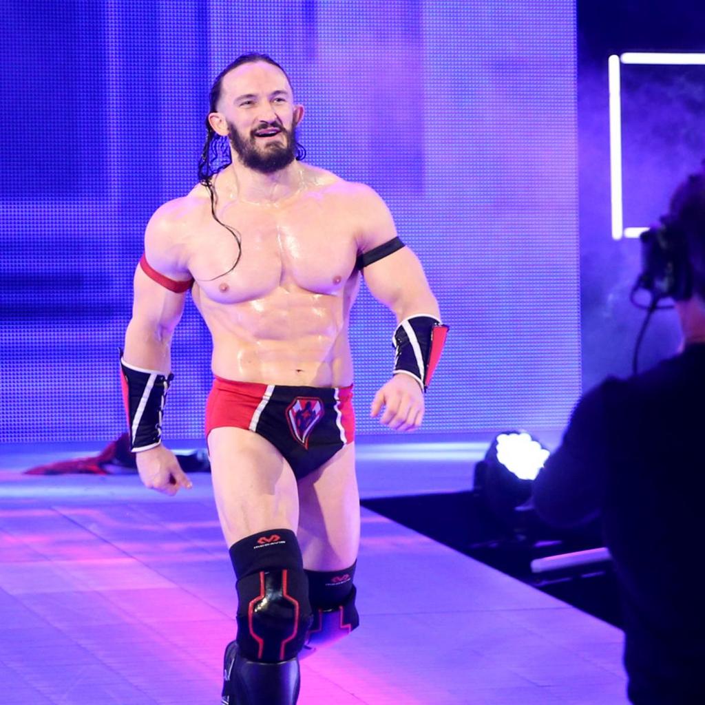 helhammer's tweet photo. Su regreso en #ROADBLOCK2016 neville es grandioso. https://t.co/27MydPlZhp