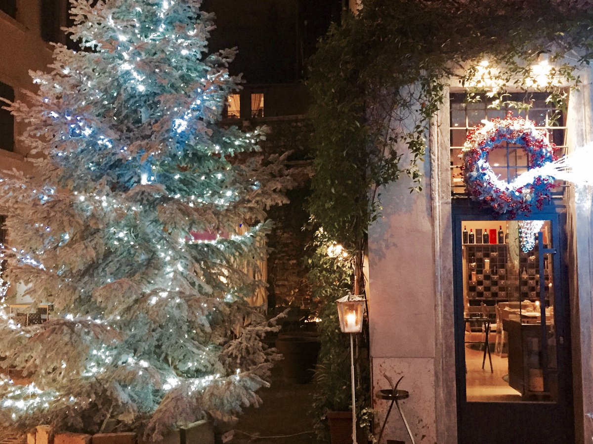 Borsari36's tweet photo. Non è Natale senza addobbi, non è Capodanno senza Cenone di San Silvestro!
Al Borsari 36 siamo pronti in ogni caso!
Qui il menù di Capodanno https://t.co/Cbrux8e4uV