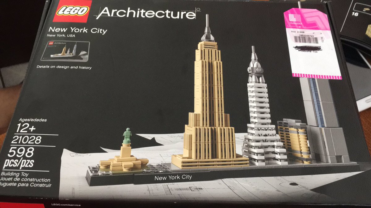 arodas28's tweet photo. Podría hacer esto todos los días! #Lego #NYC #LibertyStatue #EmpireState #ChryslerBuilding #FlatironBuilding #WorldTradeCenter https://t.co/bCVzsbmGSu