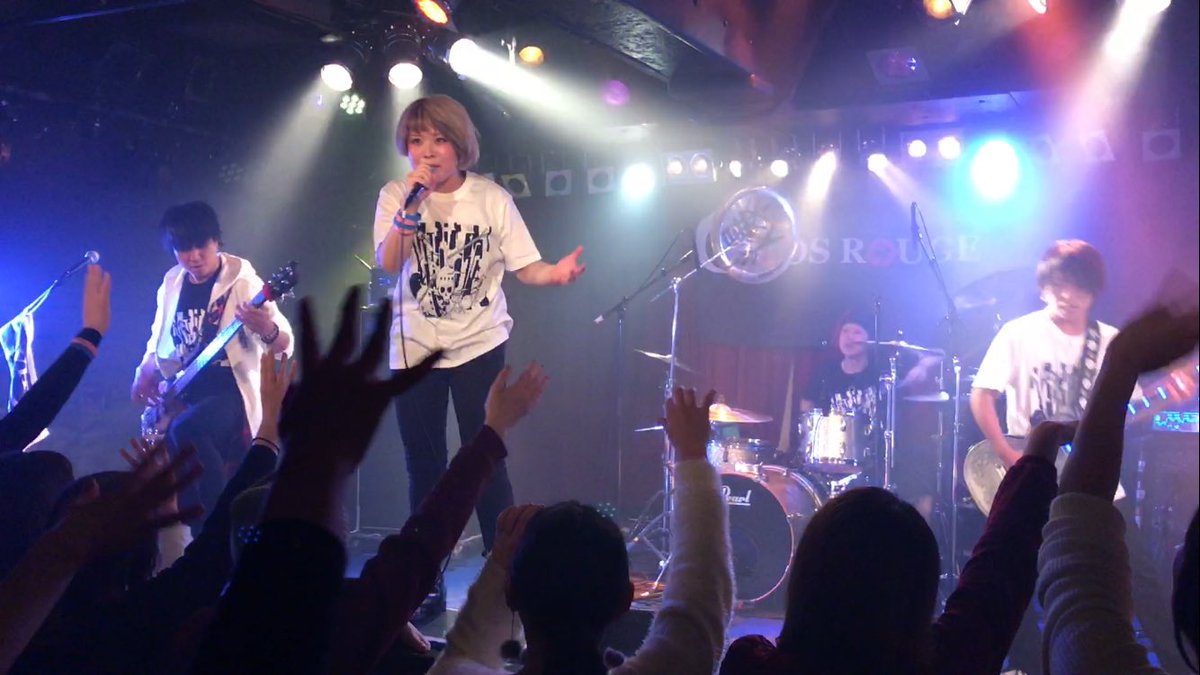gravitor0's tweet photo. CHAOS ROUGE解散のラストライブ

良い音を響かせていた
Ryoのセクシーなベース
Misacoの純真の声
この音が消えるのは残念

#CHAOSROUGE 
#渋谷スターラウンジ
20161219 https://t.co/ISZYDutk06