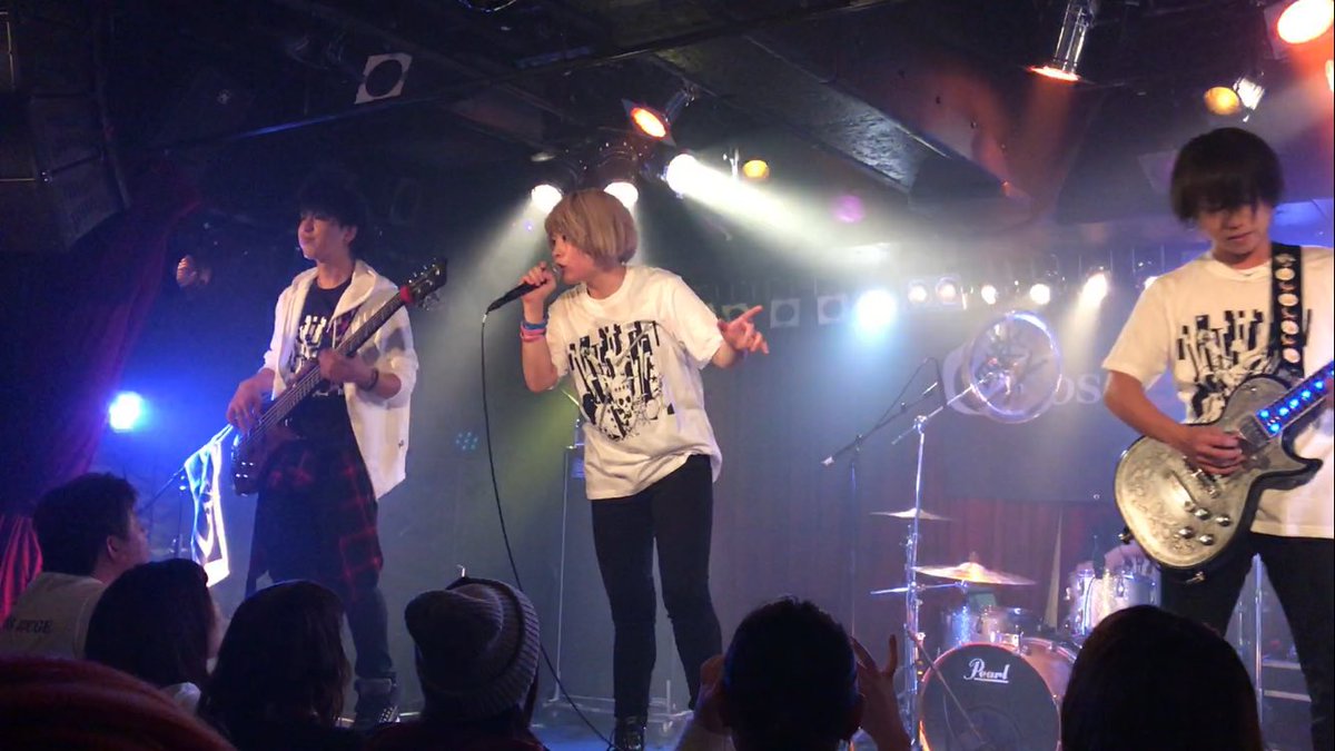 gravitor0's tweet photo. CHAOS ROUGE解散のラストライブ

良い音を響かせていた
Ryoのセクシーなベース
Misacoの純真の声
この音が消えるのは残念

#CHAOSROUGE 
#渋谷スターラウンジ
20161219 https://t.co/ISZYDutk06