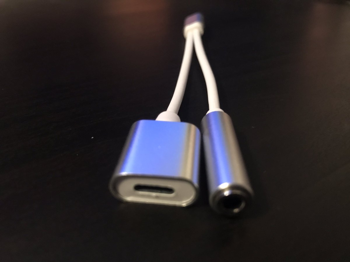 UnloadingGear's tweet image. It has finally arrived. #iphone7 users can now charge and listen to music at the same time Will do a review on it soon look at for the video