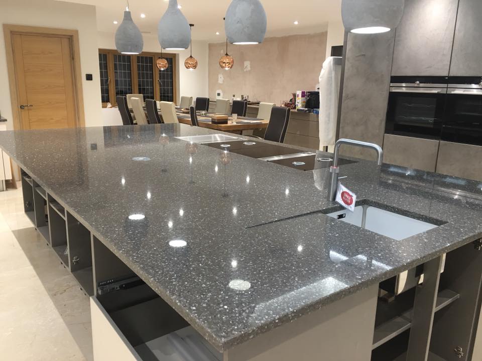 StoneSurfaceltd's tweet photo. Recent #Installation done in #DA3 #Hartley #Minera @CambriaQuartz #recesseddrainers #recessedhob #quartz #worktops #stonesurface https://t.co/H9oUrhtXlh