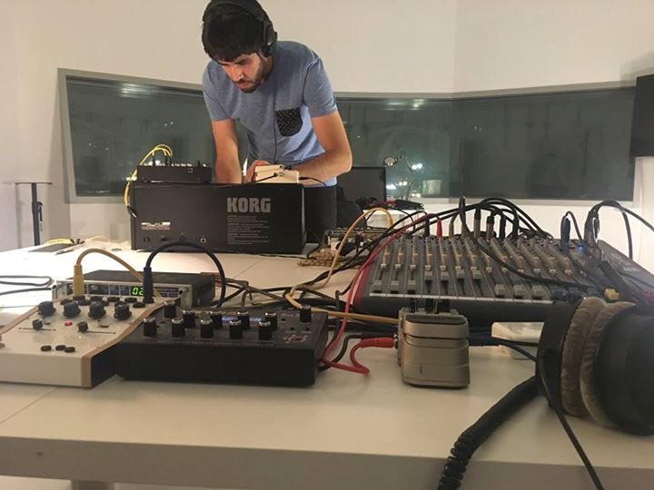 MattThinger's tweet photo. Un placer haberme reunido esta tarde en @etopia_  con Diego Pina para colaborar con Ashley Paul.
Texturas y drones han sido mi aportación. https://t.co/BbrrnNNs5l
