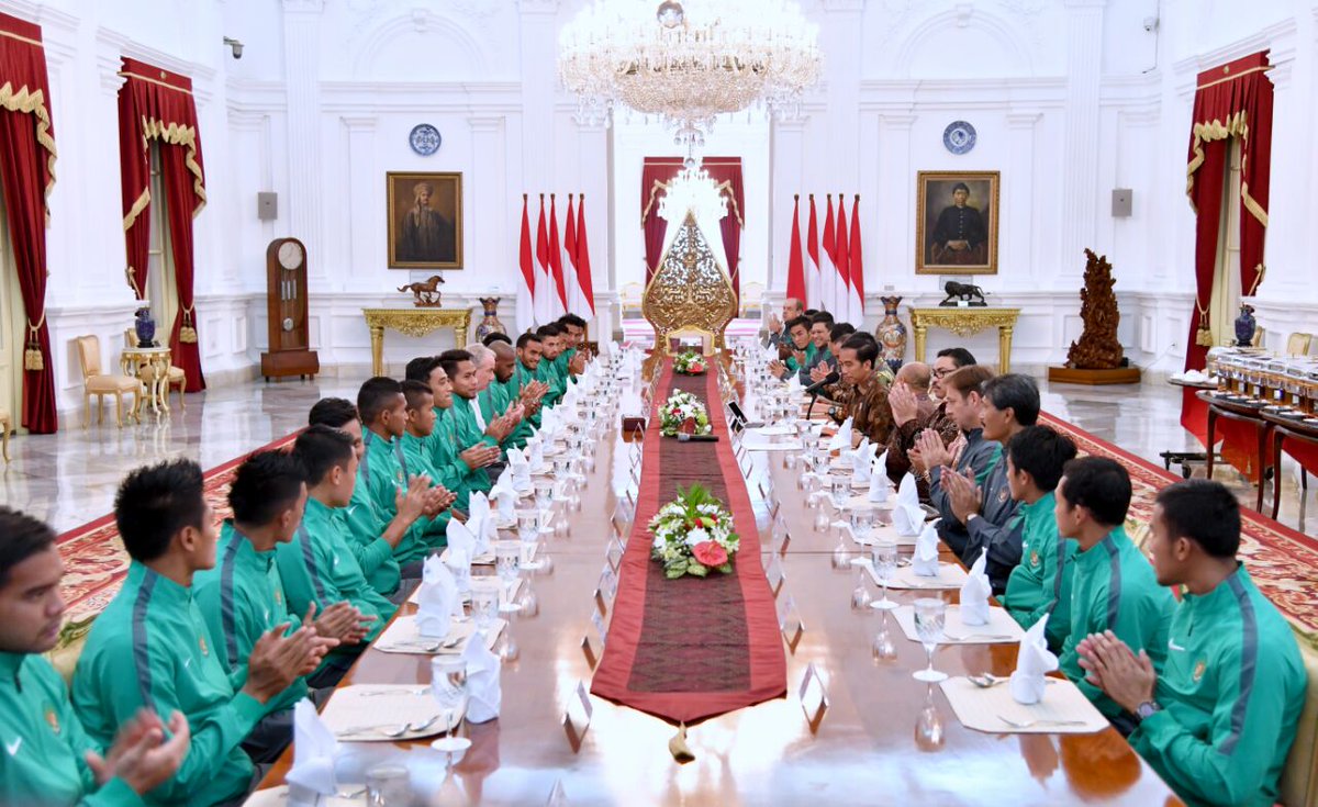 KemensetnegRI's tweet photo. Presiden Jokowi: Rakyat Indonesia Bangga dengan Timnas Garuda
https://t.co/7bTBHwcF6Q https://t.co/BMRyPdonAp