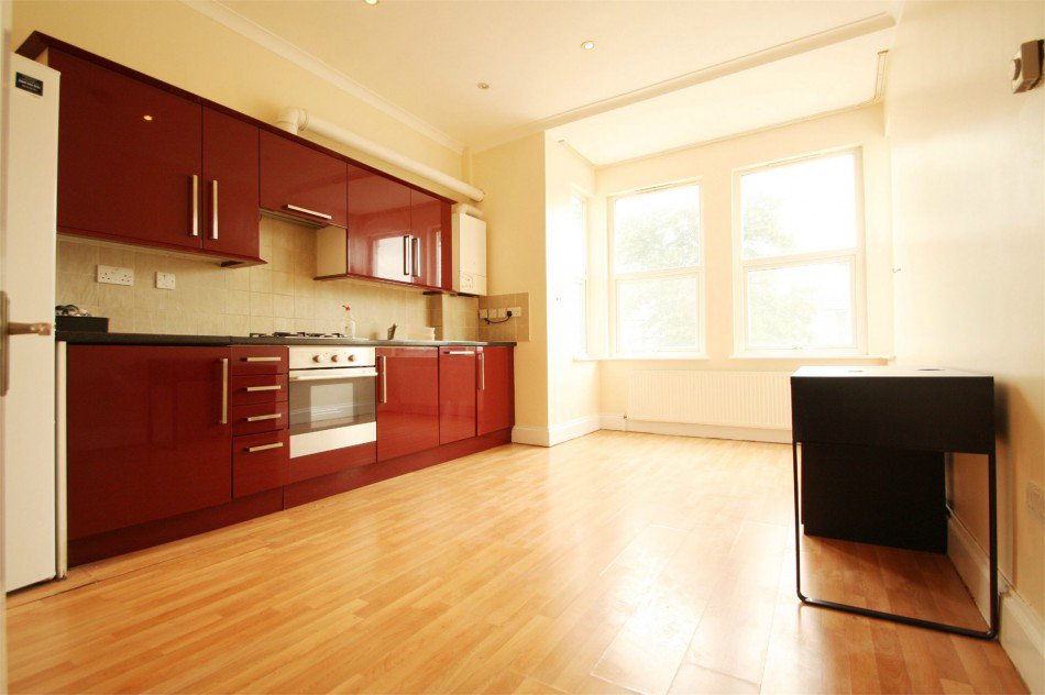 A stunning light, airy 2 bed flat located on #GreenLanes! Modern finishing throughout and close to local amenities: bit.ly/2gtxB3j