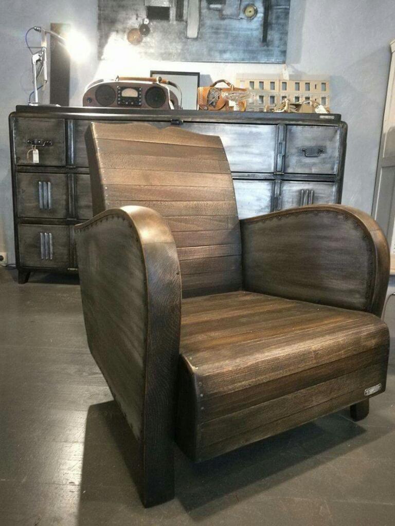 ArriereCour's tweet photo. Dernières créations ! 
/meuble classeur blanc - fauteuil de bois et de zinc 620€/
#creation #meubles #wood #seat https://t.co/SAcVzpKrvx