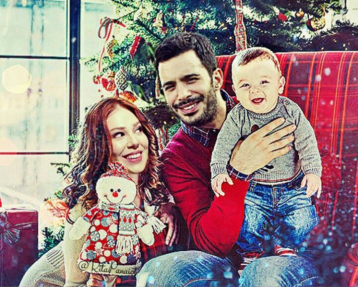 sakinolbusraa's tweet photo. Zaman atlaması yapsınlar şu tablodan görmek istiyorum 😪😍👪 #kiralıkaşk https://t.co/9pWY5JgUux