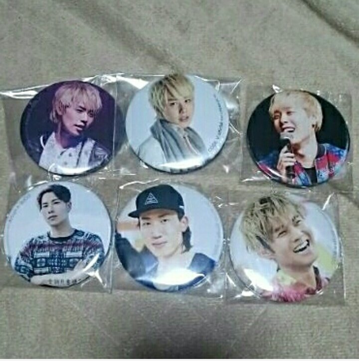 rsk829v5's tweet image. 《拡散希望》
CODE-V 生写真 缶バッチ
定価でお譲りします。複数希望の方はお値引きも可。
12/25ユニットライブ前に直接もしくは郵送での対応です。(郵送の場合、私が持っていないものと交換希望です。)
ご希望の方いましたら
よろしくお願いしますm(__)m