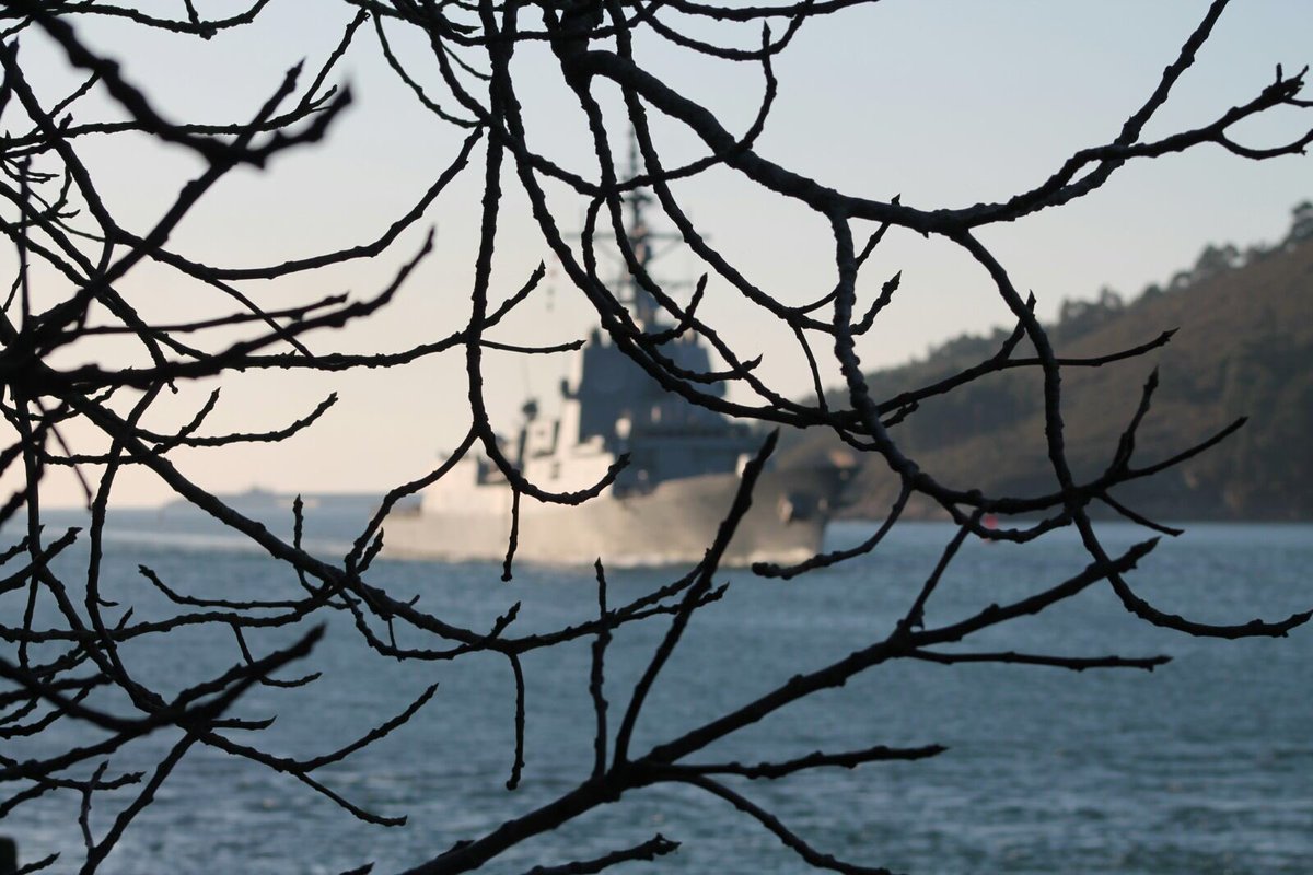 Armada_esp's tweet photo. La fragata 'Méndez Núñez' regresa a #Ferrol tras su integración en el Mando de #Defensa y Operaciones #Aéreas en colaboración @EjercitoAire https://t.co/eGH1ykF0sB