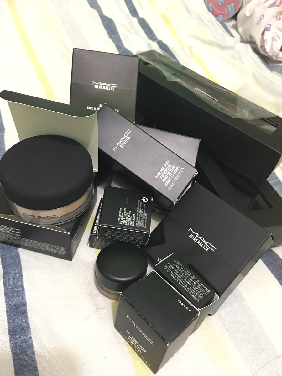 ampuninrochelle's tweet image. #MacStuff 💄💄 Early xmas &amp;lt;3 #MACmakeupGalore! #Spoiledkiddos!