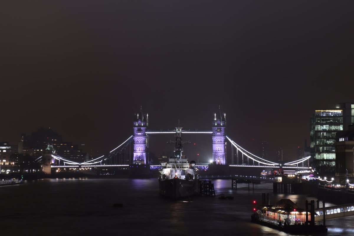 TobiLPhoto's tweet photo. Trip to @visitlondon with my new @CanonSchweiz EOS M5 https://t.co/INkO14pvf4