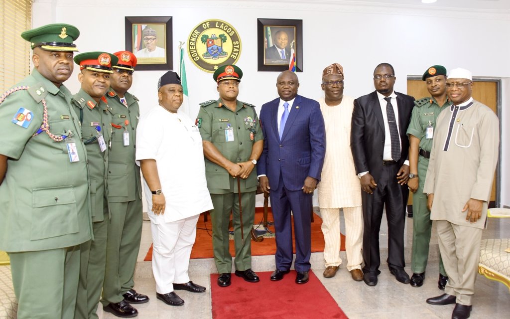 AkinwunmiAmbode's tweet photo. Major General Ebenezer Babatunde Oyefolu, General Officer Commanding, 81 division Nigerian Army, visited Lagos House, Ikeja. https://t.co/CVpuiVHVKn