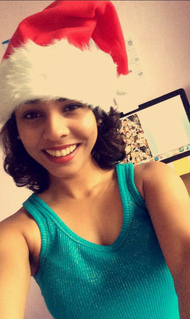 PriyaSub95's tweet photo. Trying to be festive while doing uni work #4essays #finalyear https://t.co/Es482ZX4i2