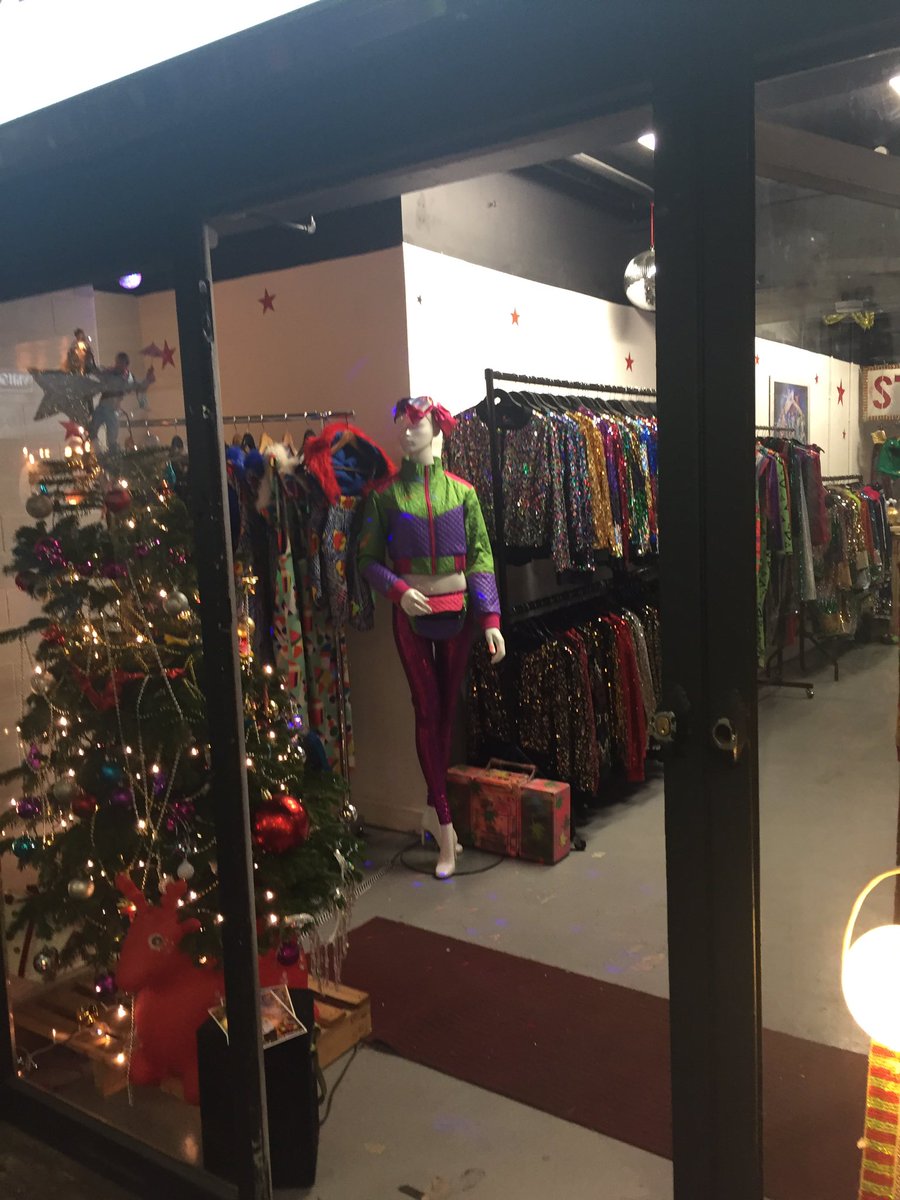 baharshahidi's tweet photo. @becky_whit you need to get yourself down to old street station https://t.co/msQs8loSkX