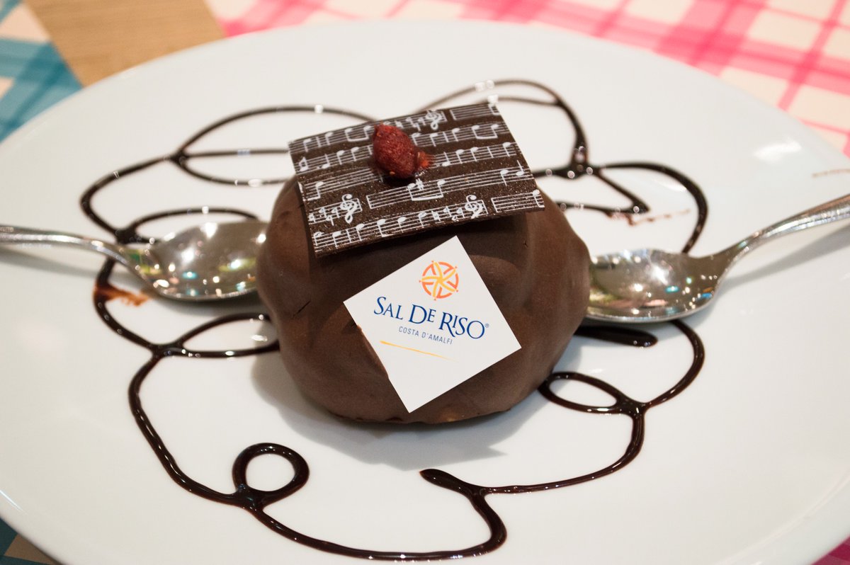 Dessert delle feste o dolce merenda? Scegli questa specialità della Pasticceria <a href="/DolciSalDeRiso/">Sal De Riso</a> a <a href="/Casa_Clerici/">Casa Clerici</a>: il gusto lo decidi tu!