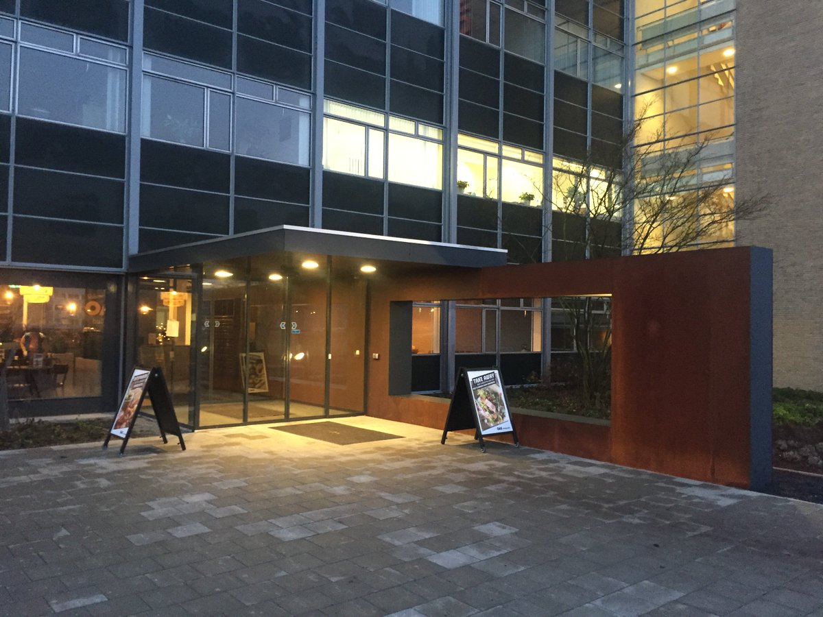 jelmertilstra's tweet image. De nieuwe entree van @merinnl boetiekkantoor OAK Building Apeldoorn, door @Mulderblauw.