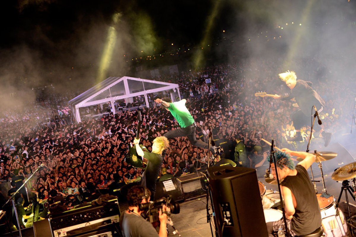 spaceshowertv's tweet photo. 【リピート予告】12/26(月)16:30～♪SiM主催「DEAD POP FESTiVAL」の模様を一挙オンエア！WANIMA、[Alexandros]、10-FEET、MIYAVI、Crossfaith、My Hair is Bad他 #DPF2016 #SiM #スペシャ https://t.co/ptMr4Q372N