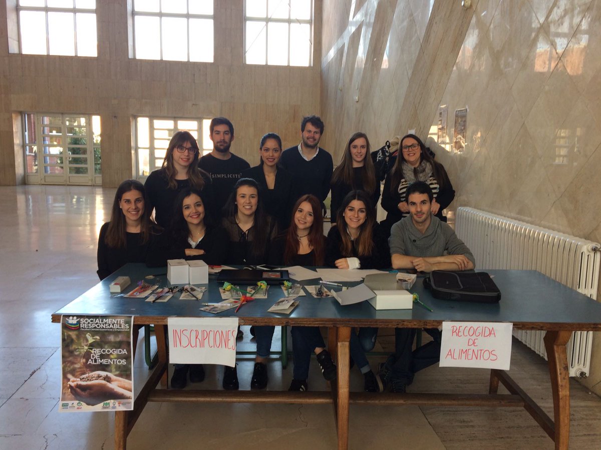 EmprendeULE's tweet photo. Por quinto año se celebra el evento dedicado a la #RSC con recogida de alimentos para @banco_leon_ @unileon #LeonEsp
https://t.co/caeLow6Pum https://t.co/tSTCKdEGK4