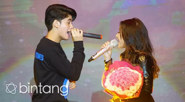 SCTV's tweet photo. Diminta Pacaran dengan Prilly Latuconsina, Ini Reaksi Aliando https://t.co/6x1iD2qhPH via @bintangcomID https://t.co/q5aadmnJ2z