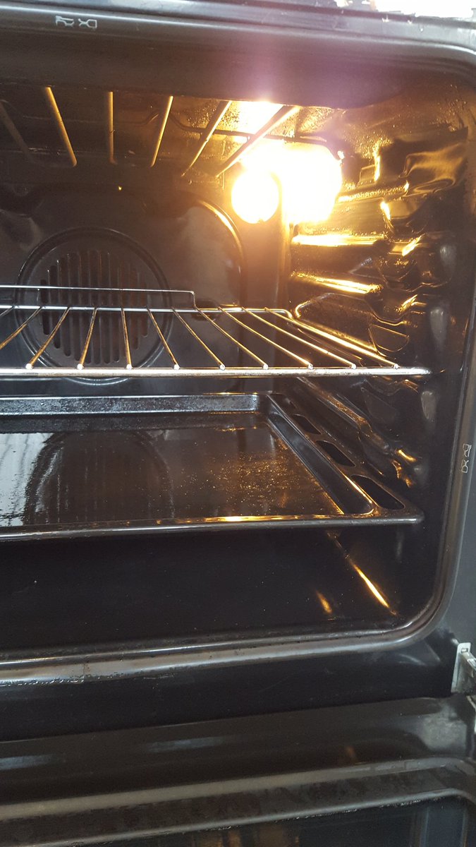 cleantechleics's tweet photo. #Leicester #Leicestershire single oven cleaned in #birstall after pics....customer looking 4ward to roasting Xmas dinner.booking 07809122755 https://t.co/t4Nk4NtEm3