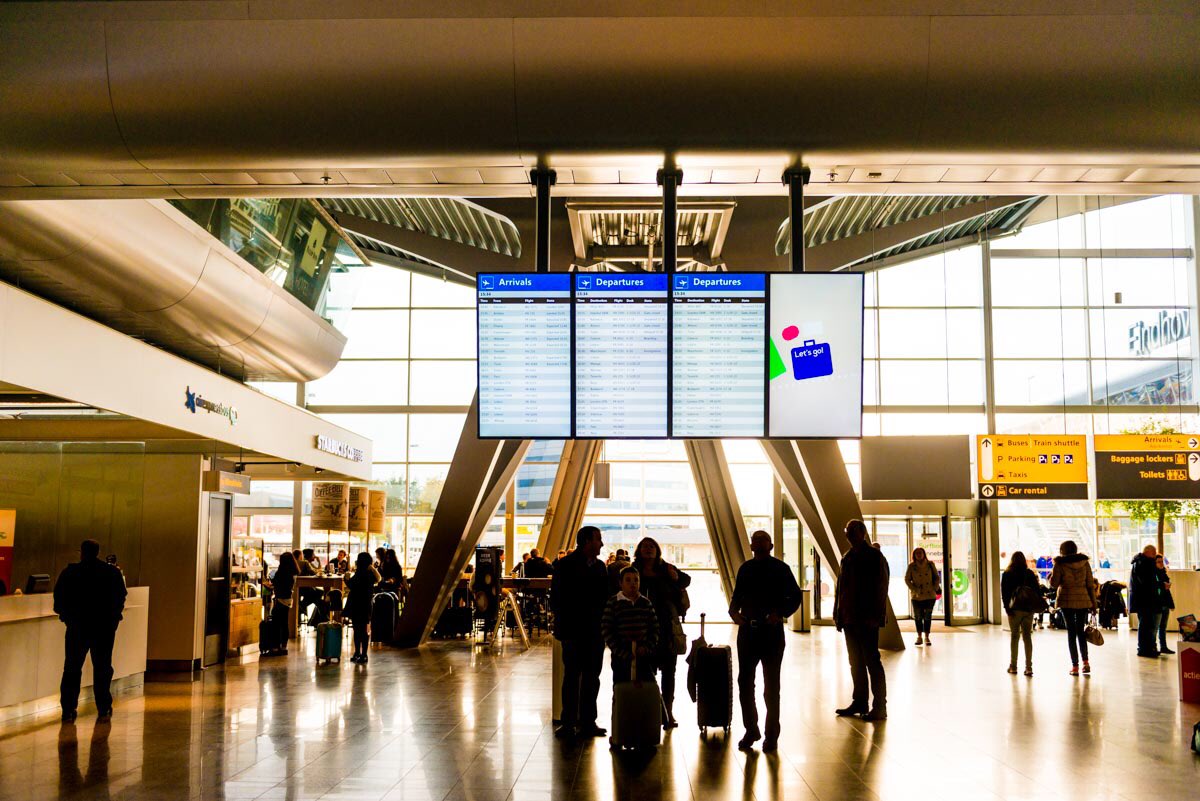 EINairport's tweet photo. Eindhoven Airport groeit in 2016 met 9%. Lees en bekijk hier het eindejaarsbericht https://t.co/m5E37BSsx2 https://t.co/TFEIojkHfd