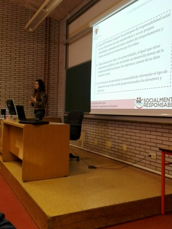 socresponsables's tweet photo. Carlota López Aza de la Universidad Complutense de Madrid concluyendo las exponencial de #responsabilidadsocial https://t.co/chkzbsQYCt