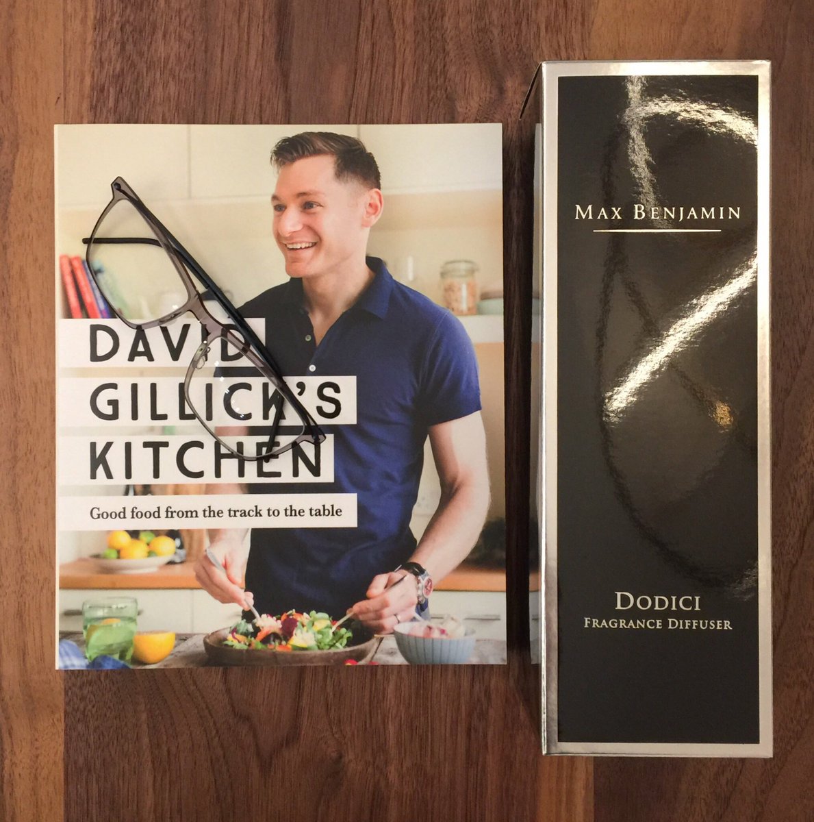 DublinOptica's tweet image. Thank you @DavidGillick for your lovely gifts. #opticadublin #maxbenjamin #irishdesign #independentvision #irishinspiration