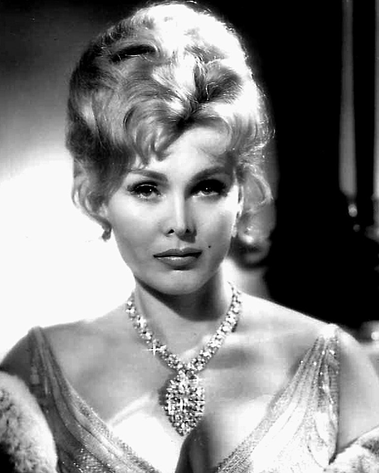 CinefiliaES's tweet photo. Nos ha dejado la actriz húngara Zsa Zsa Gabor a los 99 años https://t.co/qwg1xFxC3f