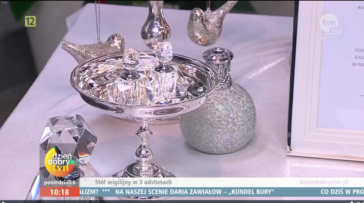 SECNewgatePL's tweet photo. W dzisiejszym #DzieńDobryTVN @DDTVN o dekoracjach stołu. Oglądaliśmy od rana - a razem z nami nasz klient :) Pięknie, prawda? #Święta #HEFRA https://t.co/DSlyH7P3Rl