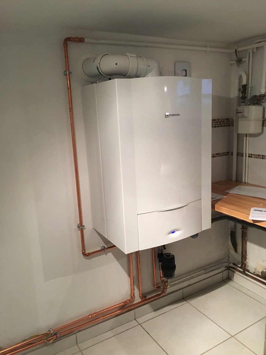 Pose d'une chaudière ELM Leblanc Odealis condensation #chauffage #elmleblanc #plomberie