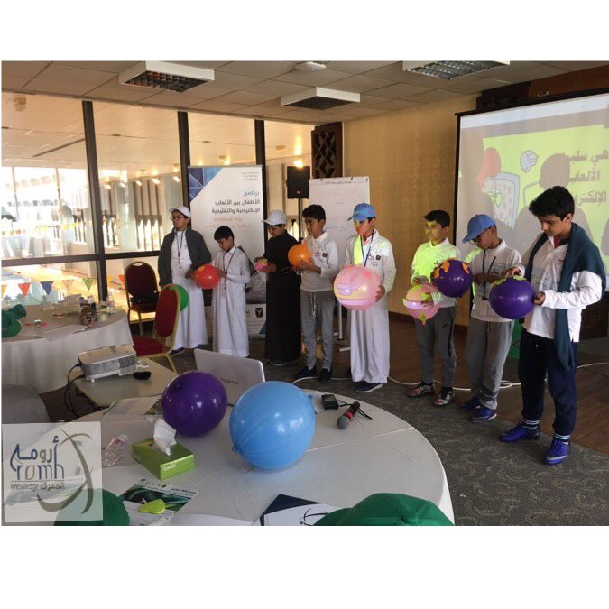 ركَّز البرنامج على مهارات التعامل مع الالعاب الإبداع في استخدام آمن للألعاب -مسابقة متخصصة - لقاء مع شاب صاحب تجربة مع الألعاب ورحلته معها