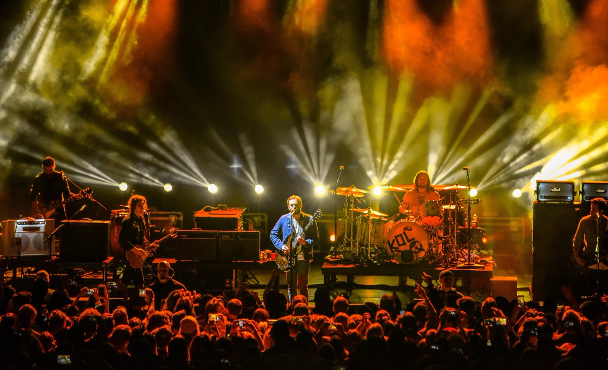 ChauvetPro's tweet photo. .@KingsOfLeon rocked #Mesaza with #rogue spots, washes, and #strike 4 lights supplied by #creativebackstage https://t.co/cmpK7E2k98