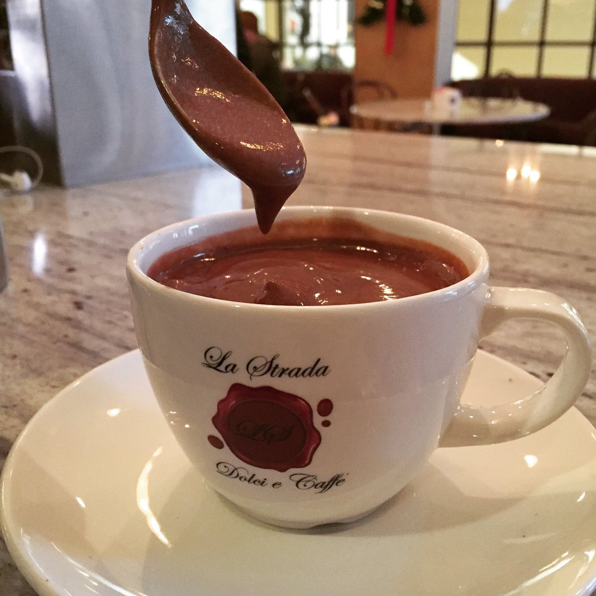 MichelleSOliver's tweet photo. Today at 10am on @4LiveInTheD I partner up with #comedian @MikeBonner2010 to #findyourfix for #hotchocolate. #delicious #hotcocoa #Detroit https://t.co/7SRAjzjl6G