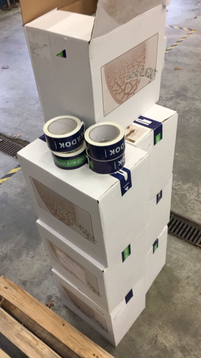 PERDOKBV's tweet photo. Vanaf nu worden pakketjes verstuurd met onze eigen Perdok Tape! #PerdokMaaktDatHetWerkt! https://t.co/Mj7PuZ9htk